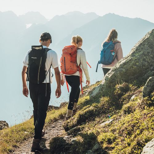 Berg und Balance Angebot Hotel habicher hof Wanderer Ötztal